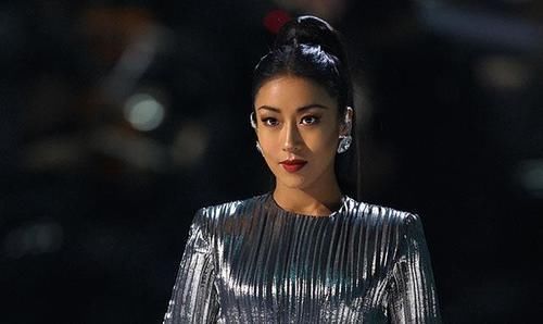 中国好声音:八强独苗男学员垫底出局,五朵金花会师总决赛