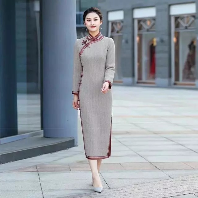 女人|沉稳轻熟灰色旗袍,端庄内敛又含蓄!