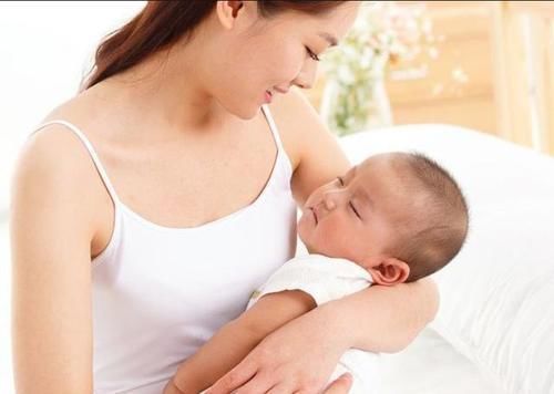 猪八戒|爸爸和舅舅抢着抱新生儿,护士看笑,网友:“猪八戒”在看人参果