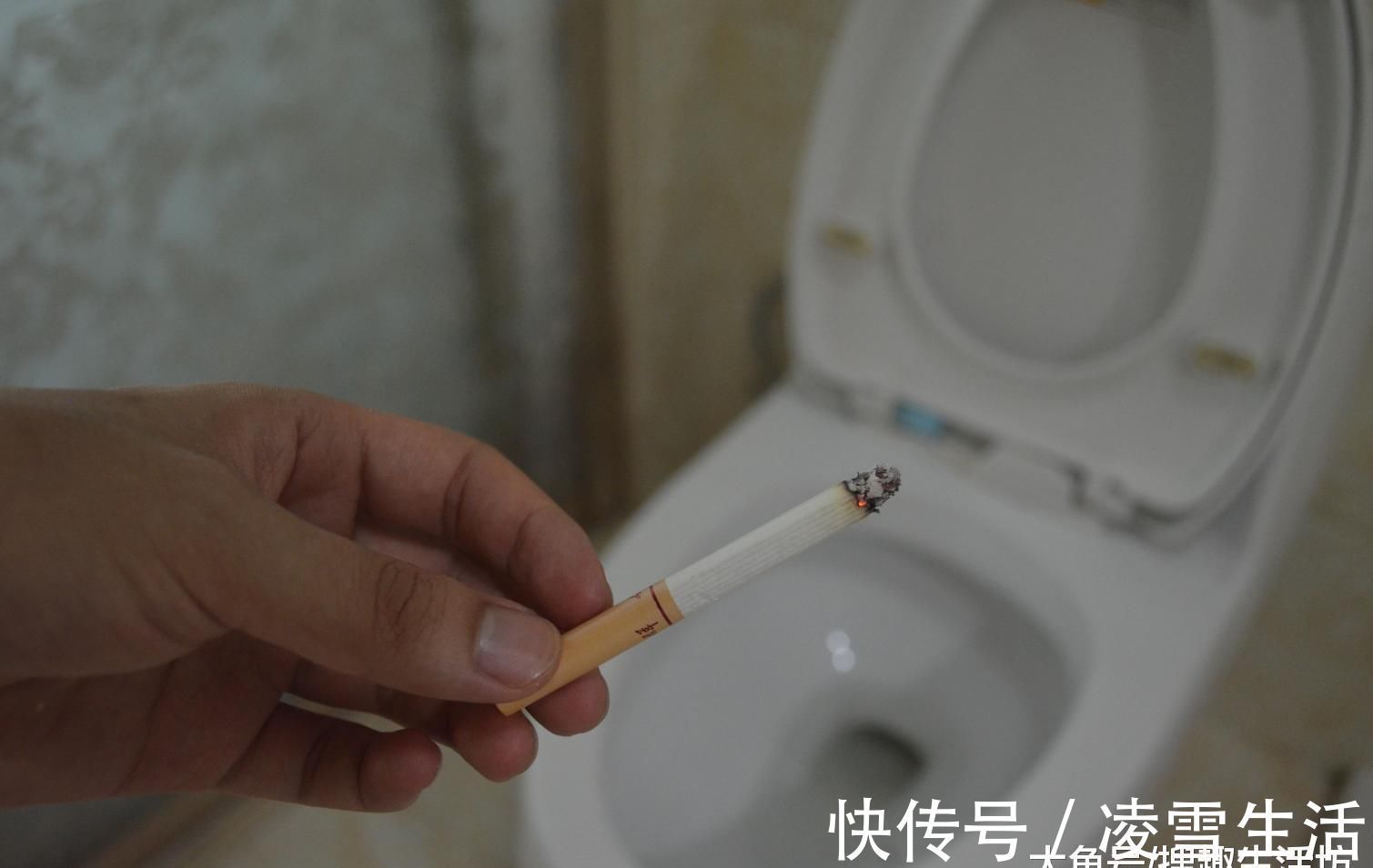 抽完烟卫生间烟味久久不散 教你一个小妙招, 1分钟快速去除烟味