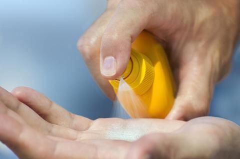 43岁家庭主妇坚持2招养肤，皮肤白嫩似“少女”，医生：值得借鉴