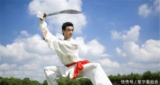 着自己|李立群讲述真实的中国内功,他的气功师父断气后,不准任何人碰他