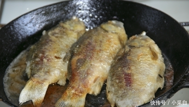 鱼皮|不管煎啥鱼，直接下锅就“废了”，掌握3个妙招，鱼肉不腥不破皮