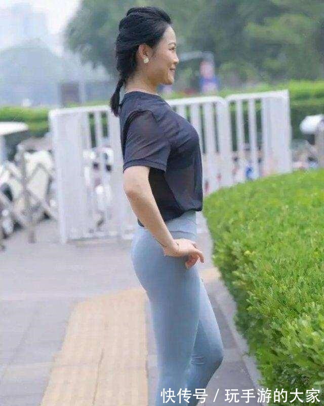 单品 打底裤打造时尚穿搭,充满女性魅力风情,耐看又精致!