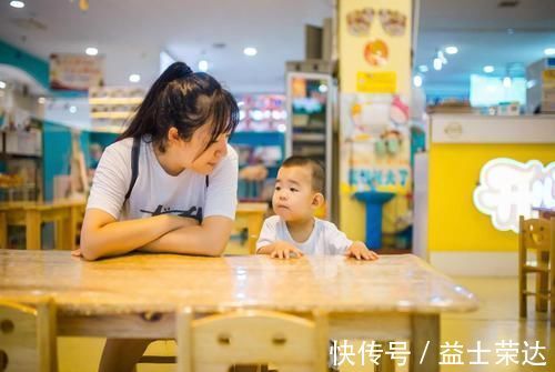 小s|“妈妈,我想买这个”,你的回答里,藏着孩子未来的格局