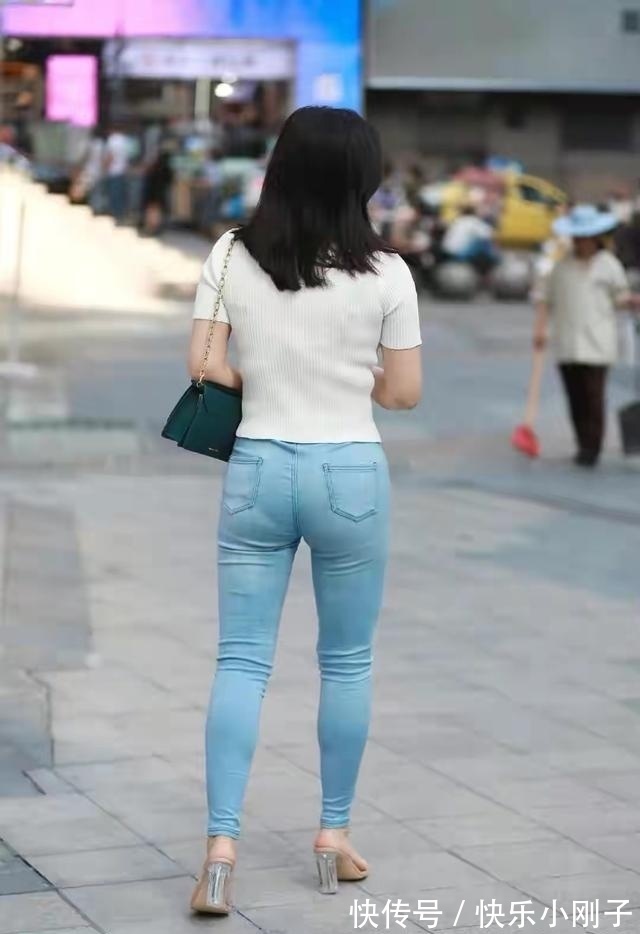 牛仔裤|小姐姐牛仔裤搭配,清爽显瘦,简单大方又不失优雅