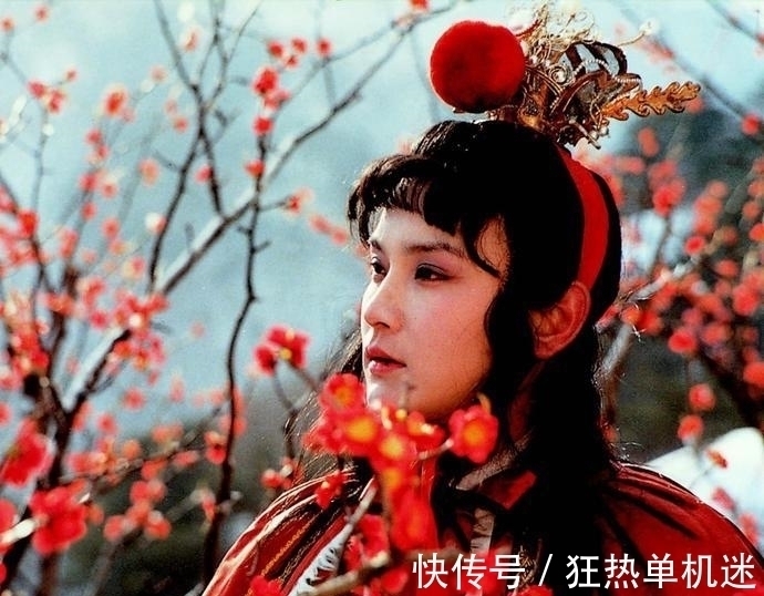 林黛玉#宝玉扔了黛玉的荷包,说出7个字后,林黛玉当场摔了手里的剪刀