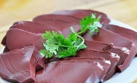 猪血有什么营养作用?某种人尽量不要吃猪血?很少人知道