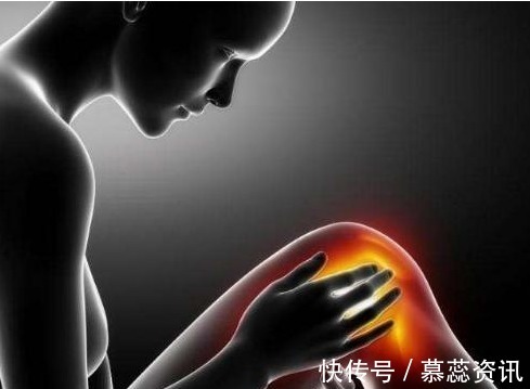 膝关节疼痛|膝关节炎反复折磨怎么办教你一个妙招就能调理,在家轻松做!