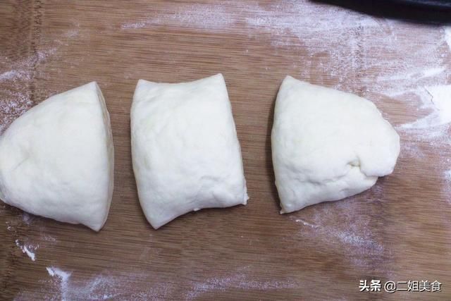 软乎|烙饼时，别只会加温水和面了，多做两步，柔软多层，皮薄有韧性