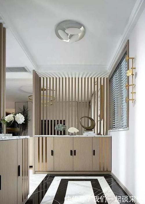木栅栏|无玄关户型还只知道靠墙打柜子?光秃秃的不如装个假玄关,高级!
