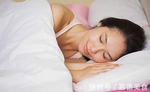 不良习惯|睡前的习惯或许是加速衰老原因,若你也有,还是尽量改一改吧