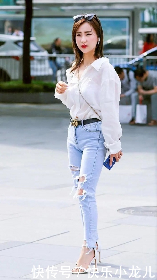 时尚搭配,美女穿鹅黄色的直筒裤,显得飘逸感十足