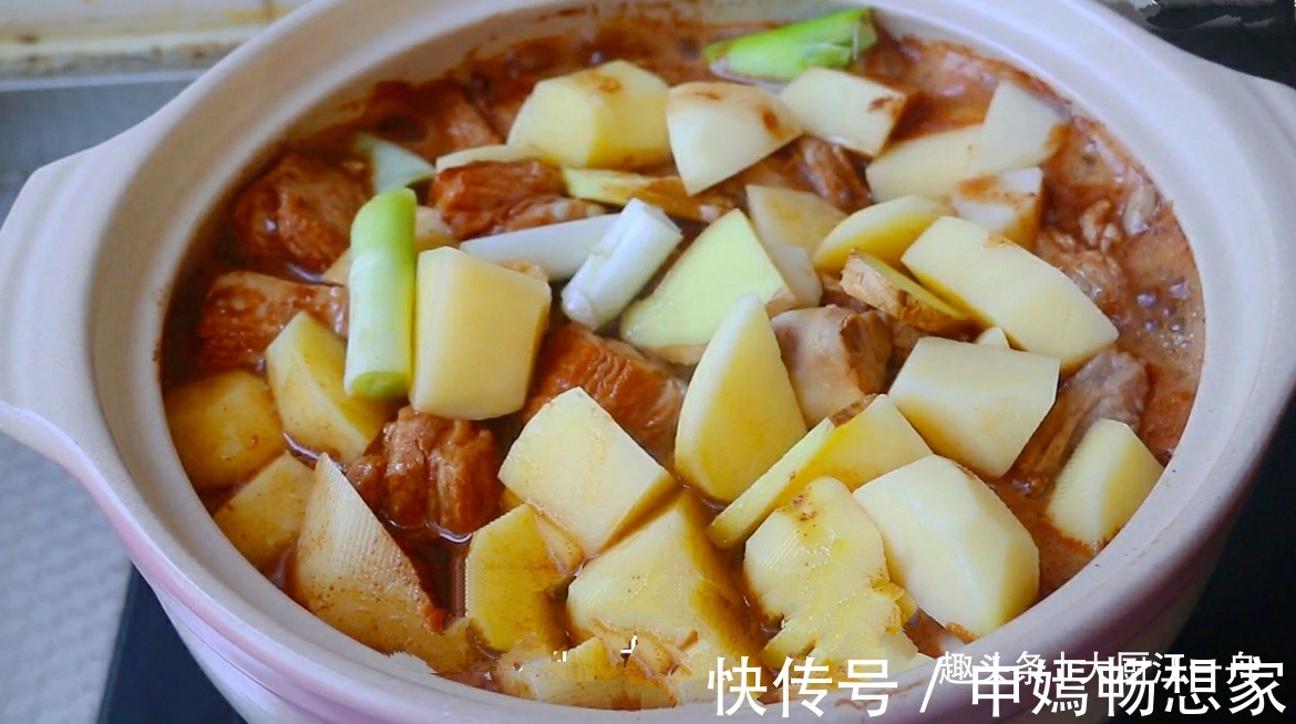 饭店|排骨不管怎么做，切记不要直接焯水，教你饭店做法，不腥还不柴