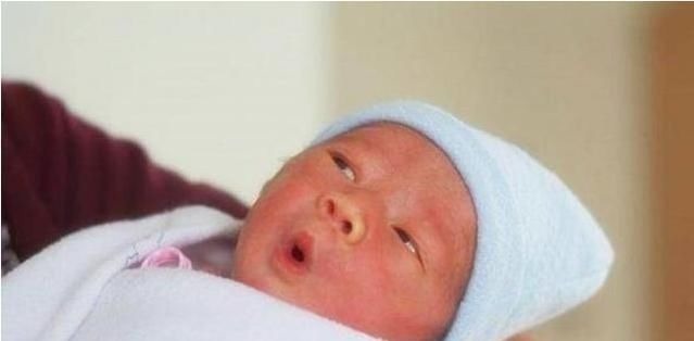 宝宝们|宝宝出生后的10几分钟里,都在做些什么原来他比妈妈还忙