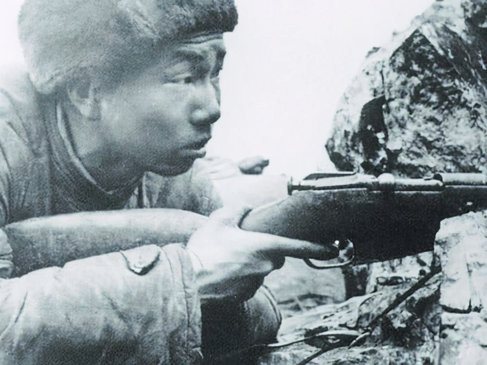 志愿军|志愿军“冷枪”运动，吓得英军往战壕外扔屎，美军裸体挑衅被击毙