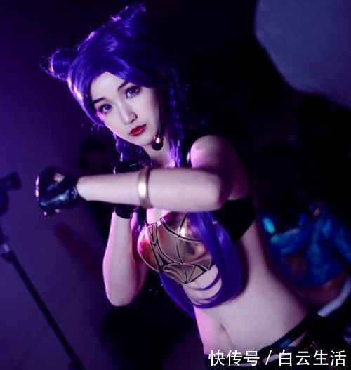 身材|女高中生cos卡莎,为了秀身材挑战“内衣外穿”,简直不要太美