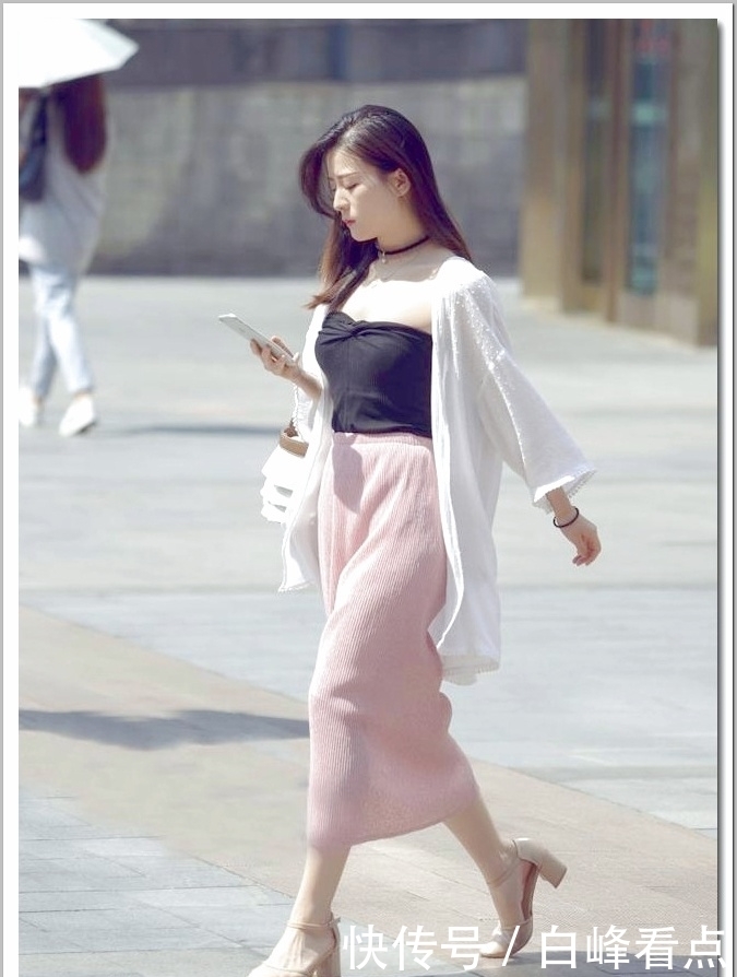 街头|街拍丨生活在街头上的女孩们都非常漂亮