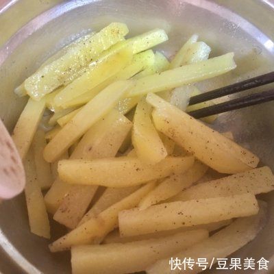 这道烤箱版薯条（一人份），超级简单，绝对下饭