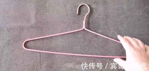 衣架上套个塑料袋,家政阿姨偷偷告诉我,厉害又实用,赶紧告诉家里人