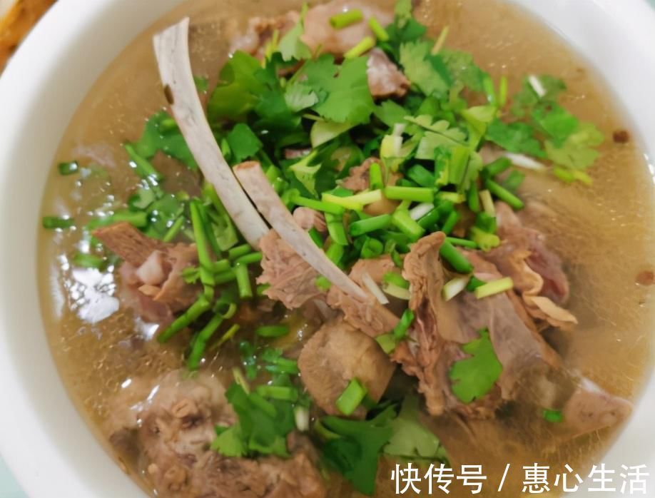小窍门|炖羊肉时,牢记“1放2不做”窍门,羊肉汤香浓肉软烂,无膻味