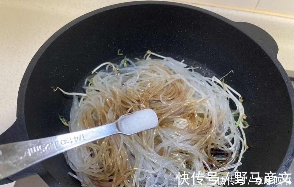 秋天此菜每周吃二次,清爽可口有筋道,简单省事,上桌就光盘