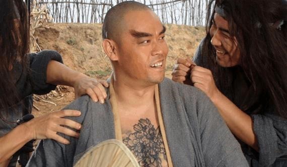 方腊集团&水浒传最厉害的和尚是他,发起疯鲁智深都不是对手,但死得很窝囊!