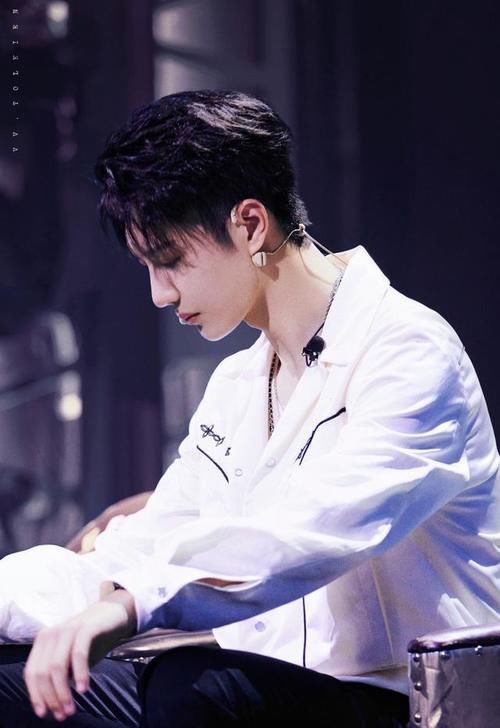 福尔摩斯|王一博:变身福尔摩斯“博”?精准的对舞蹈切分,对编舞师定位