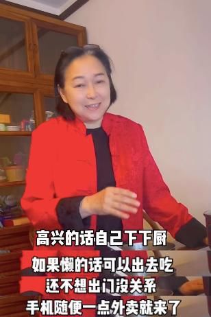 68岁戏骨方芳晒北京生活，多次感叹生活太方便，直言这里安全自在