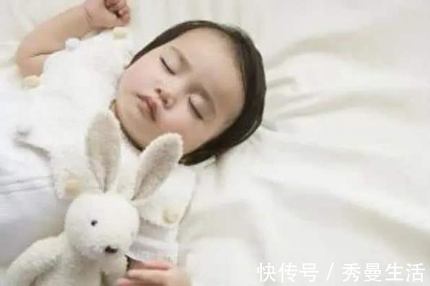 区别|睡枕头的孩子和不睡枕头的孩子,长大有什么区别差距可不止一点