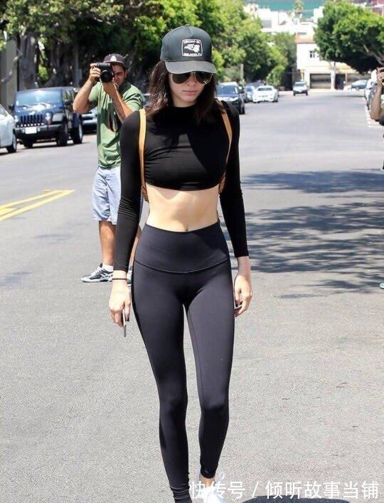 时尚 打底裤的穿着精致穿搭,打造时尚美女穿搭,更显年轻!