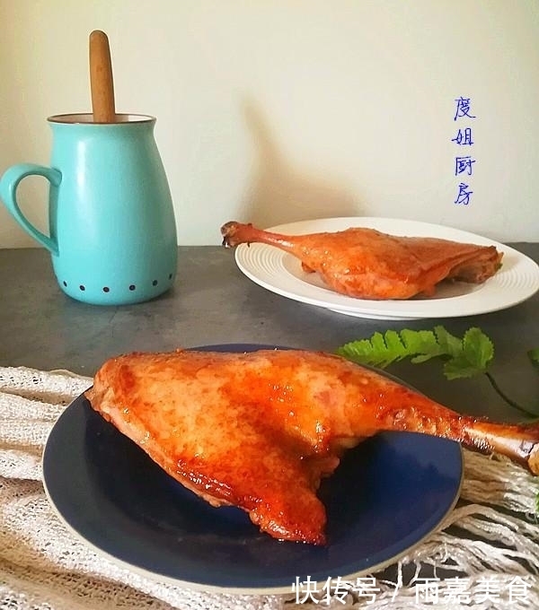 做法|别再买烤鸭了,教你简单做法,比烤鸭店更香,太馋人了