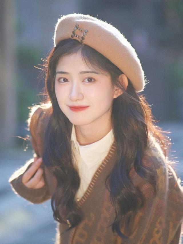 毛衣|秋冬想要穿出韩系风,试一试毛衣外套+皮短裤,时尚又不失性感