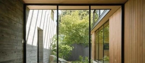 餐厨|不差钱的土豪,在山里建了座豪宅,鸟语花香,过上诗一般的生活