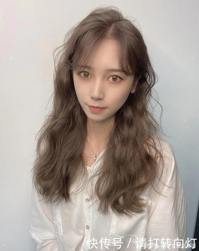 洋气|今年秋冬发型别乱剪,18款洋气烫发送给你,无论胖瘦都适合