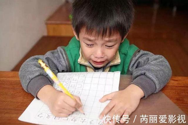妈妈|“我儿子错哪了”3600÷9=400被扣5分,妈妈质问老师却被打脸