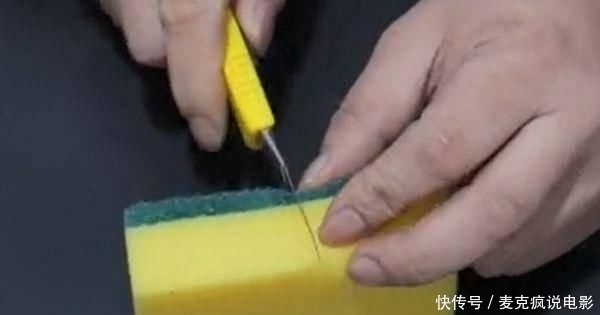筷子插进百洁布里面,解决了很多家庭主妇的烦恼,学会受用一生