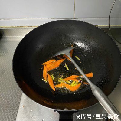  每次|每次做这道青蒜炒老豆腐，隔壁小孩都会来敲门