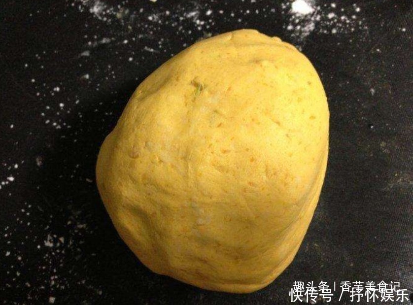 香甜|发面南瓜饼的做法，暄软香甜，当早餐很不错，比面包还好吃