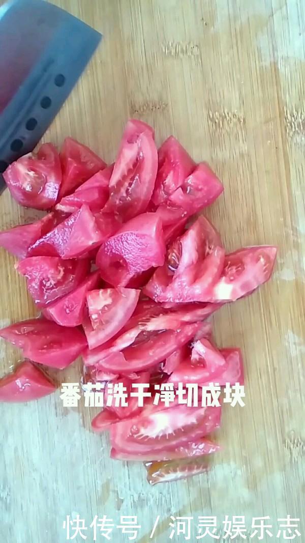 番茄土豆絲|它是“堿性食物”,女人常吃,嘴巴不臭,頭發(fā)烏黑,皮膚也嫩了