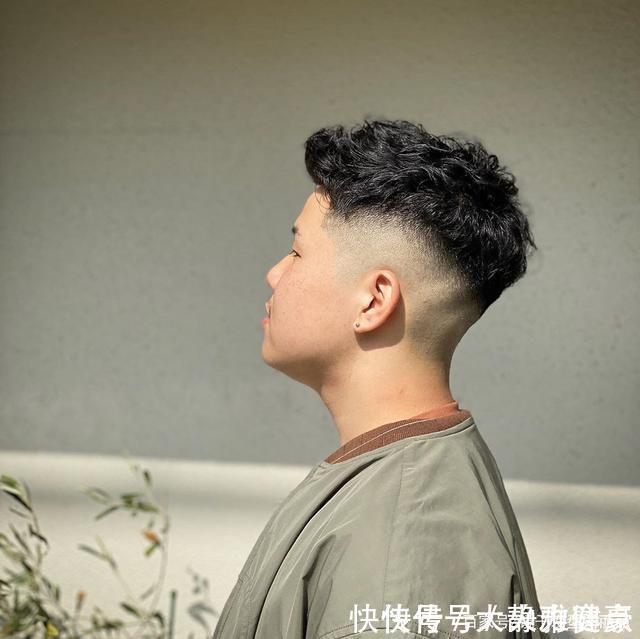 大叔|“最精神”男发18款,帅气有型不落伍,白发大叔剪完也能变男神