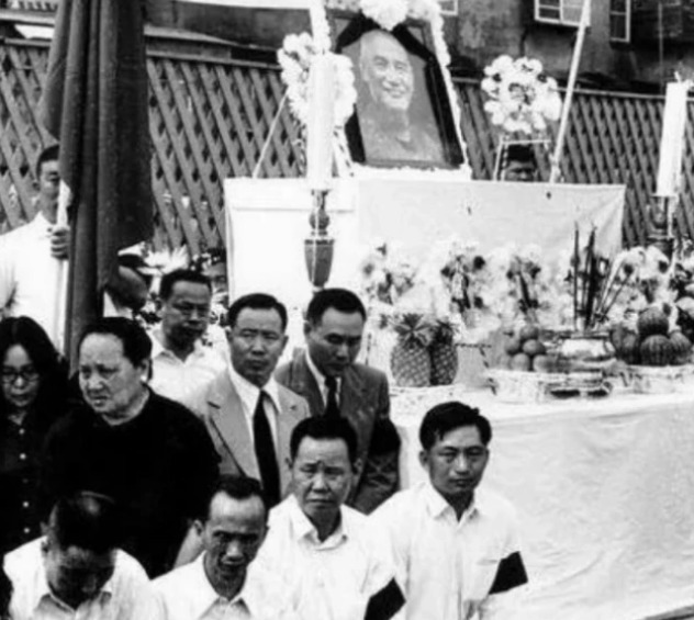去世|蒋介石去世时为何要穿7条裤子入殓？说出来你可能不相信