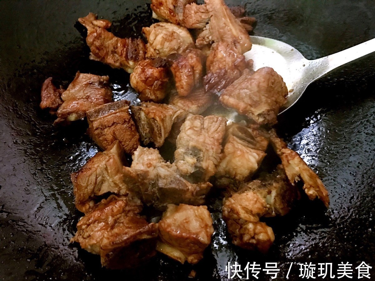 红烧排骨|家常版红烧排骨,做法简单,鲜香入味,好吃到舔手指