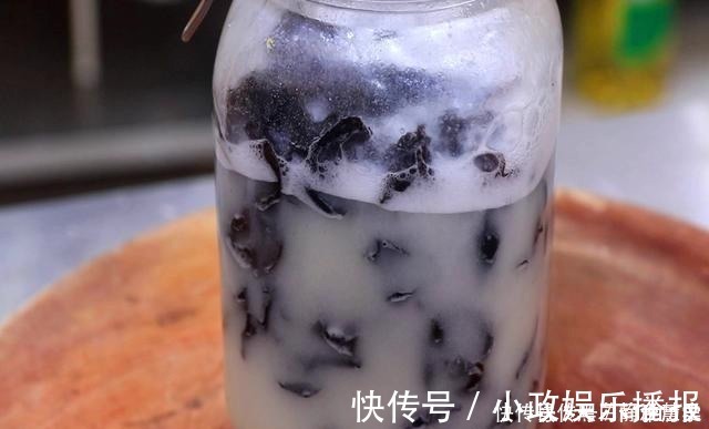 干木耳|泡木耳只加水就错了,饭店常加这2样,2分钟泡开、木耳又大又软