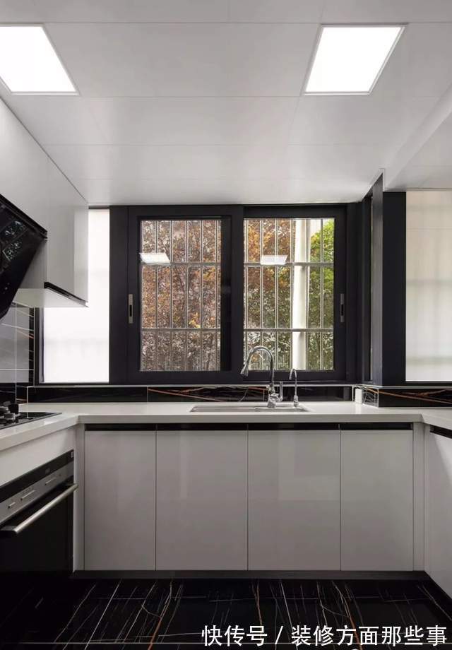 玄关|50平简约风公寓设计,整个客厅居然是哑光的