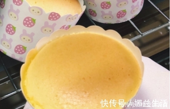 你吃过杯子里软糯的蛋糕吗?成本超级低,在家很容易做很软的蛋糕,大家应该特别喜欢。