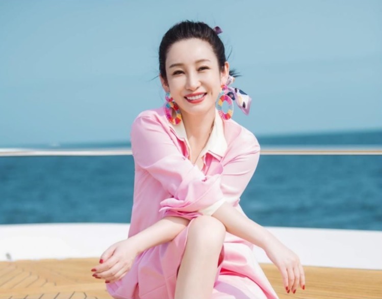 秦海璐炒失败八个鸡蛋，蒋勤勤加入蓝莓，瞬间化腐朽为神奇