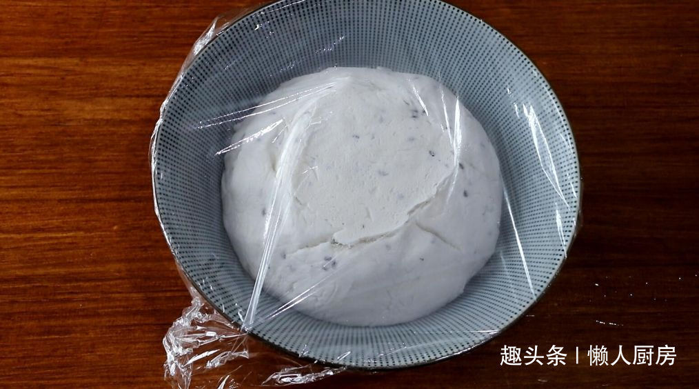 不用面粉，教你用这种粉做炸米圈，口感完全不一样，外脆里软