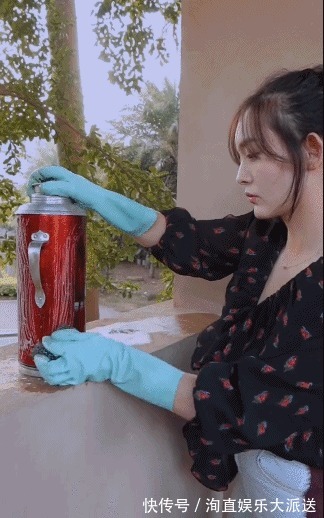 素描#她从小画画长大后靠垃圾画出千万粉丝有梦想的人,成就不会太差