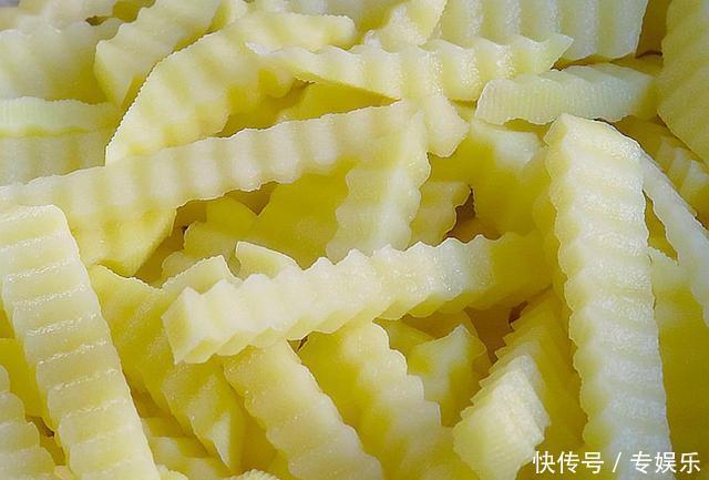 最近迷上了一种美食,每次做一大盘当宵夜,怎么吃都吃不够